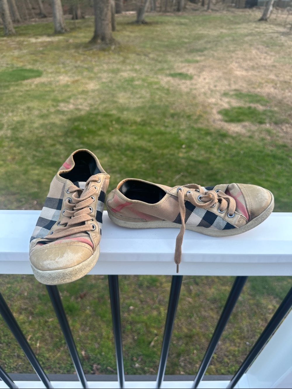 Burberry Vintage House Check Pattern Sneakers - Picture 3 of 16